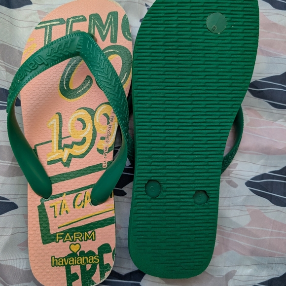 Havaianas Flip Flops Bundle - Farm Rio Green/Pink, Classic Black, Slim Gold - Picture 4 of 4